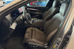 harmaa BMW i5 2024 kuva 11.