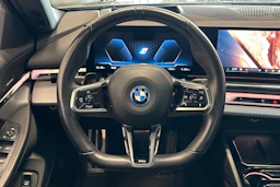 harmaa BMW i5 2024 kuva 14.