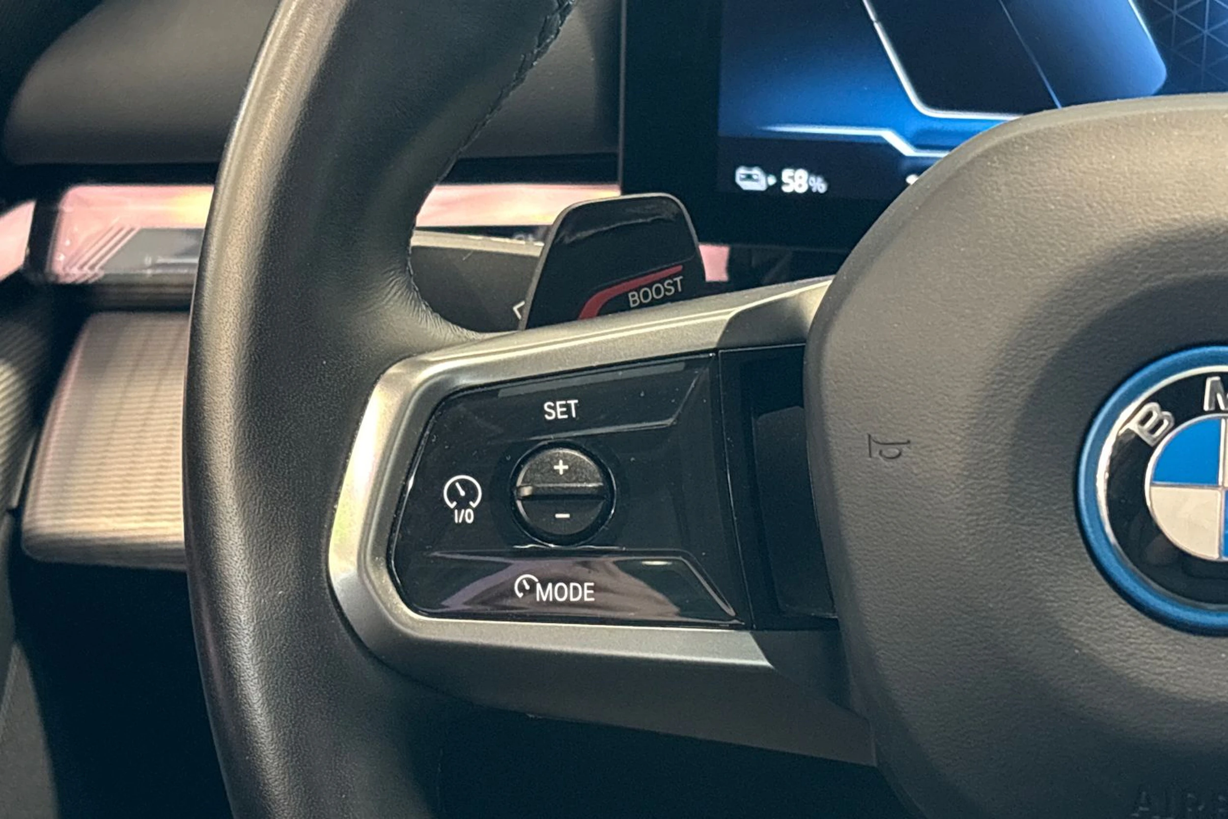 harmaa BMW i5 2024 kuva 15.
