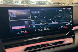 harmaa BMW i5 2024 kuva 17.