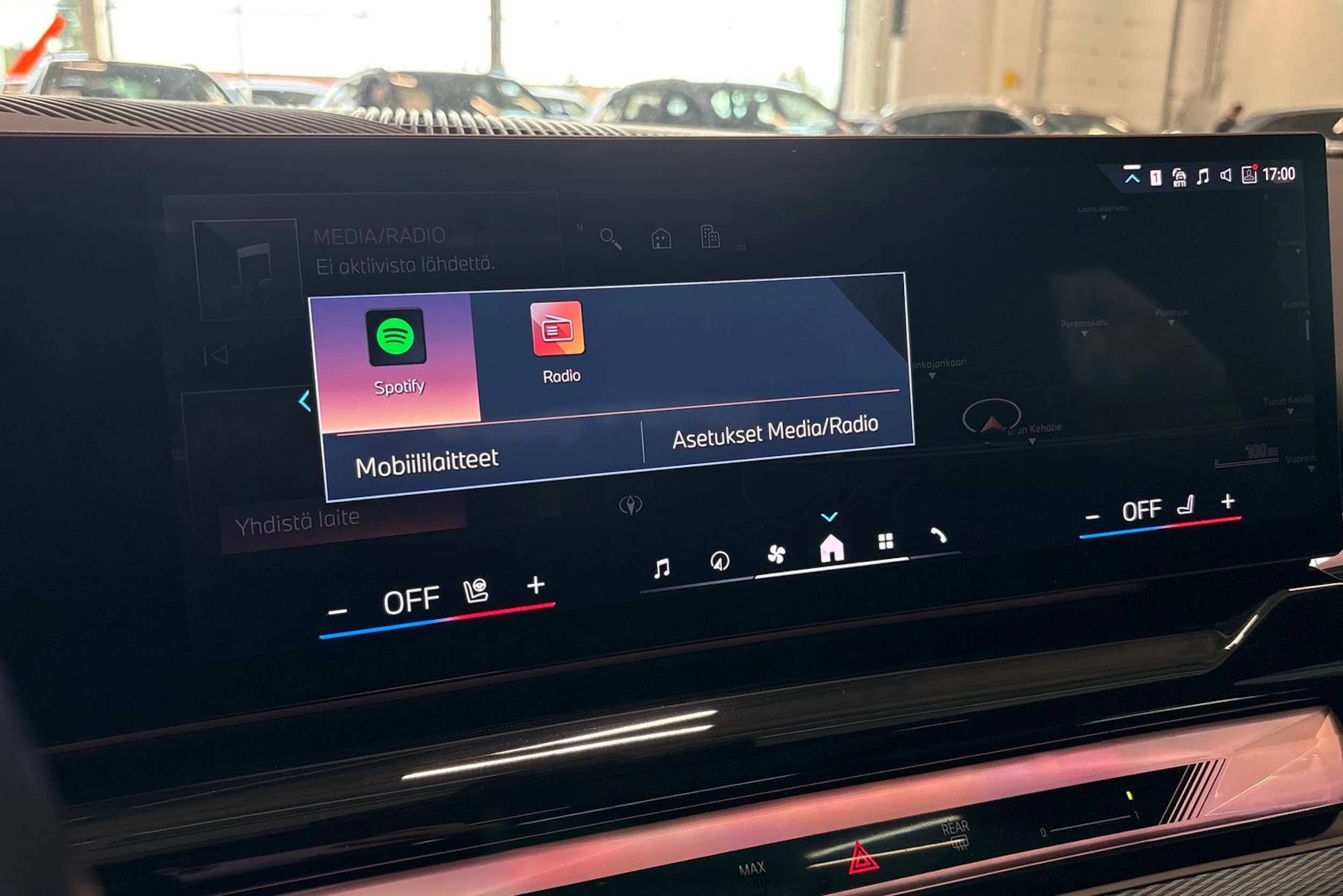harmaa BMW i5 2024 kuva 18.