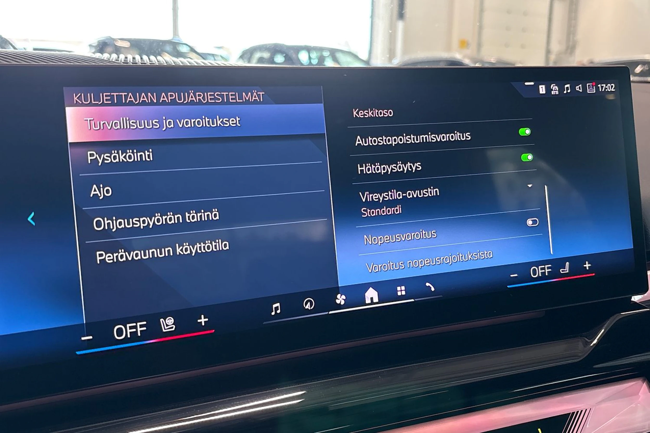 harmaa BMW i5 2024 kuva 22.