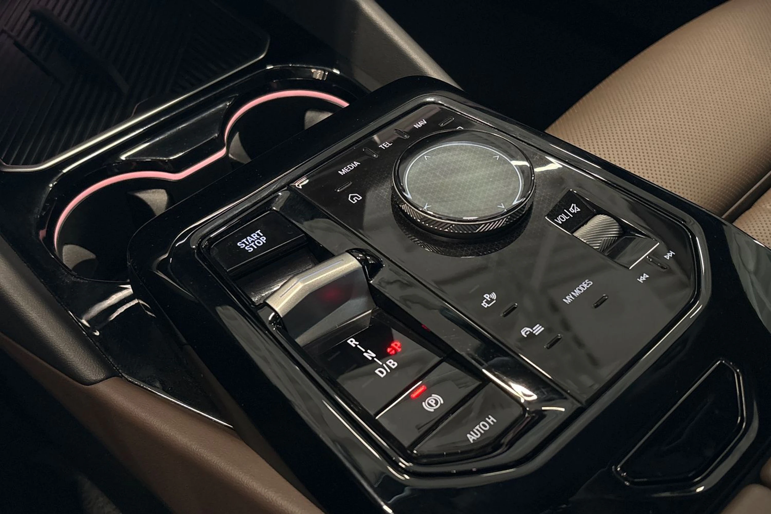 harmaa BMW i5 2024 kuva 28.