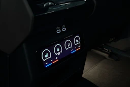 harmaa BMW i5 2024 kuva 32.