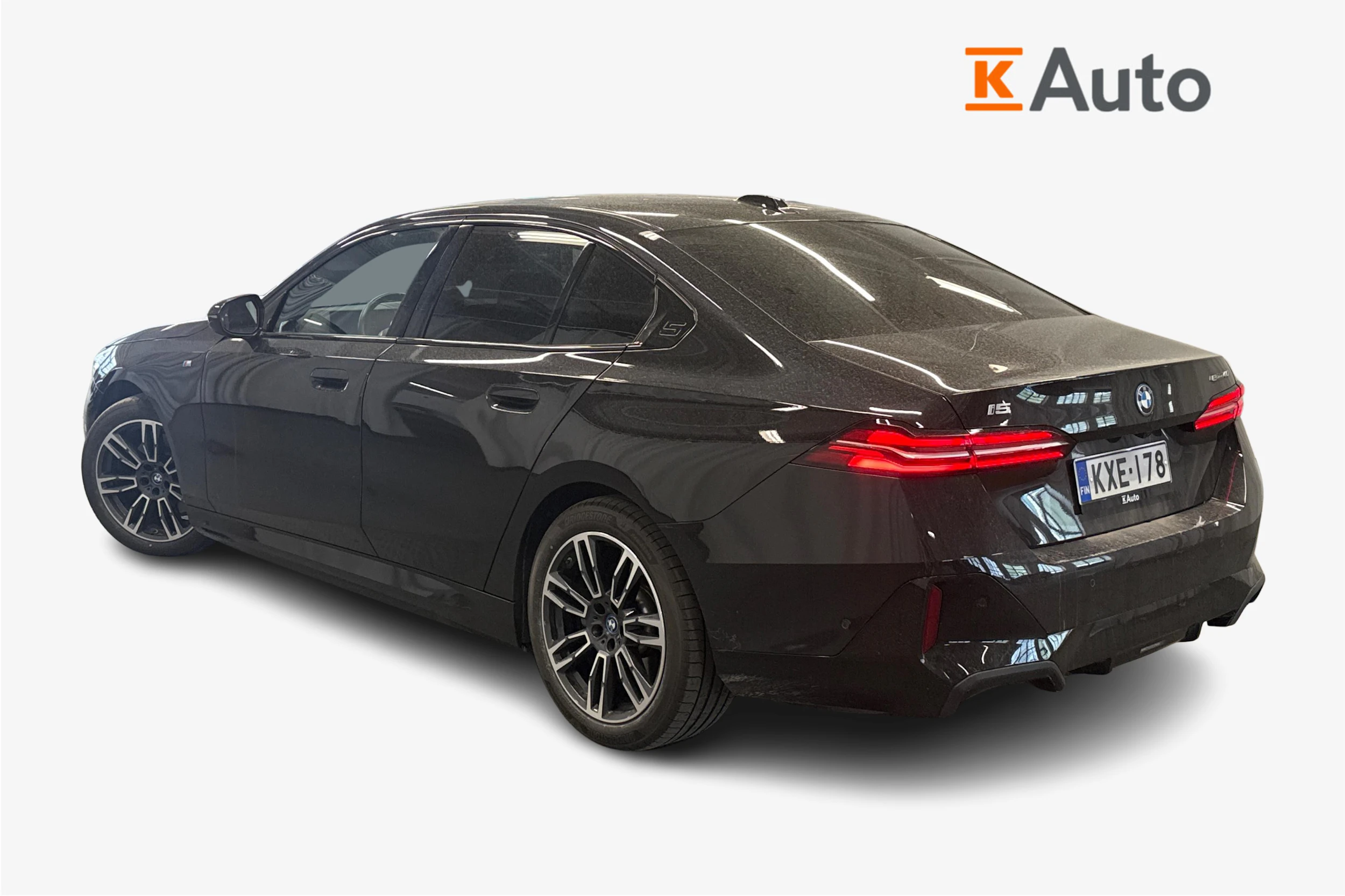 musta BMW i5 2024 kuva 2.