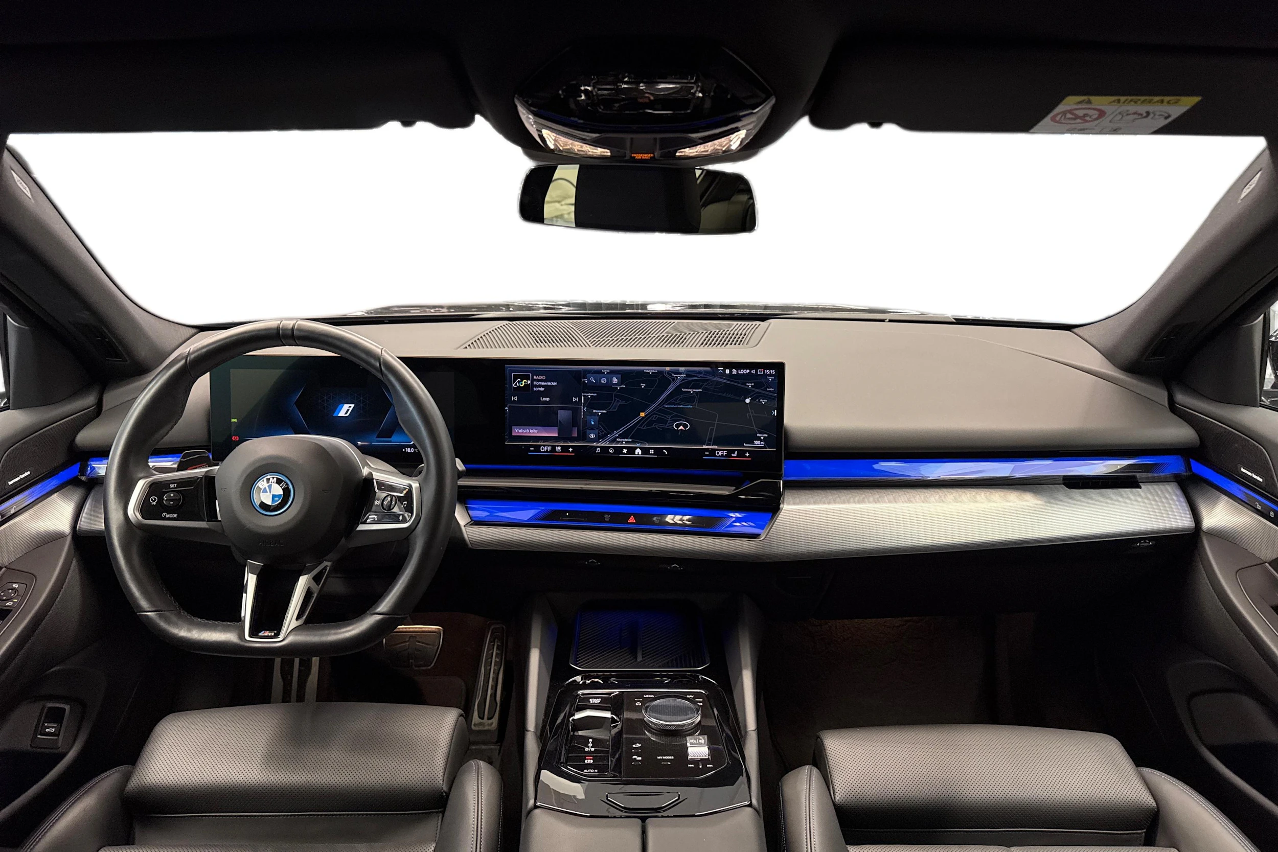 musta BMW i5 2024 kuva 7.