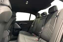musta BMW i5 2024 kuva 8.