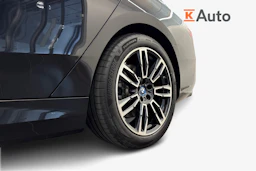 musta BMW i5 2024 kuva 9.