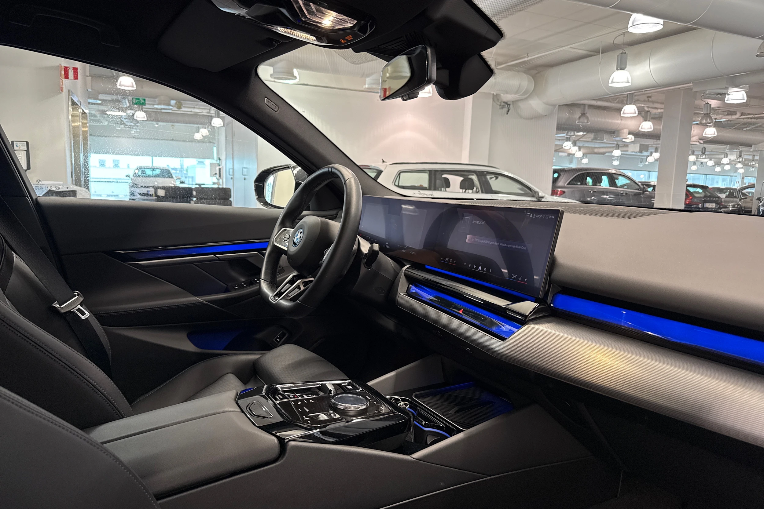 musta BMW i5 2024 kuva 13.