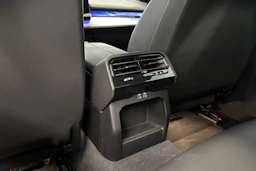 musta BMW i5 2024 kuva 14.