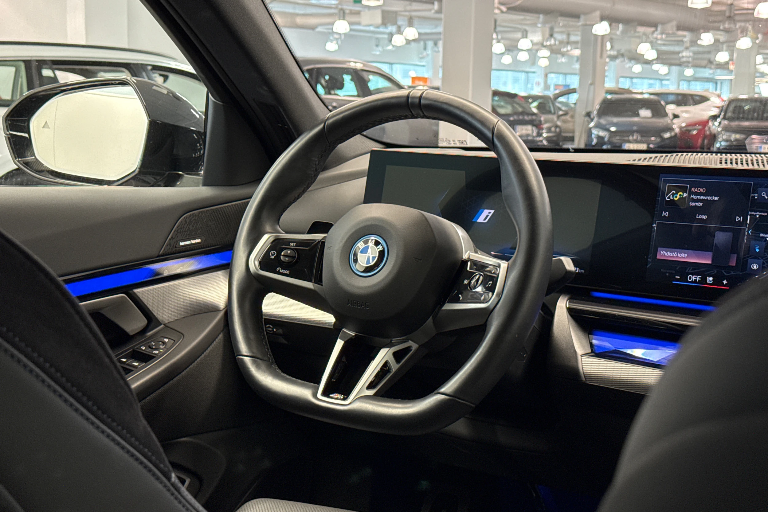 musta BMW i5 2024 kuva 15.