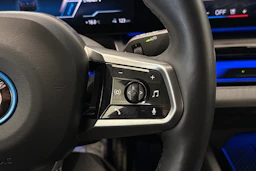 musta BMW i5 2024 kuva 17.