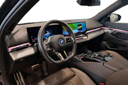 met. musta BMW i5 2024 kuva 6.