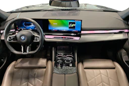 met. musta BMW i5 2024 kuva 7.