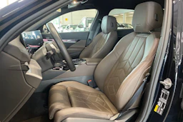 met. musta BMW i5 2024 kuva 11.
