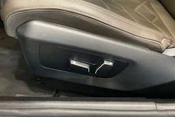 met. musta BMW i5 2024 kuva 12.