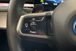 met. musta BMW i5 2024 kuva 16.