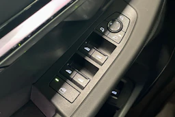 met. musta BMW i5 2024 kuva 33.