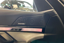 met. musta BMW i5 2024 kuva 35.