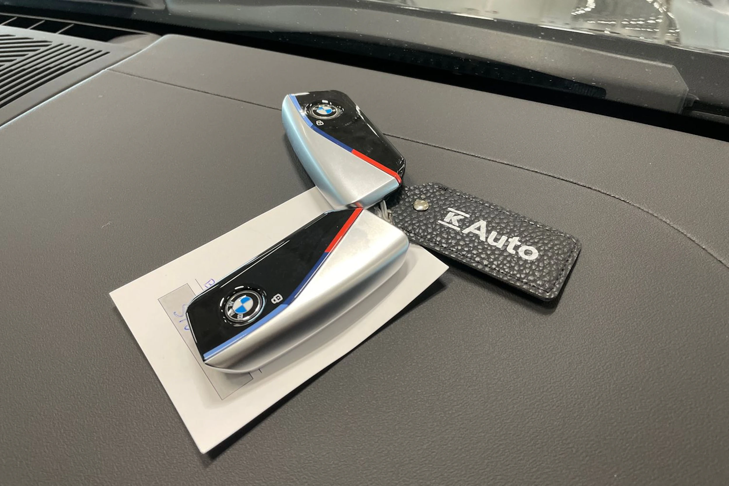 met. musta BMW i5 2024 kuva 37.