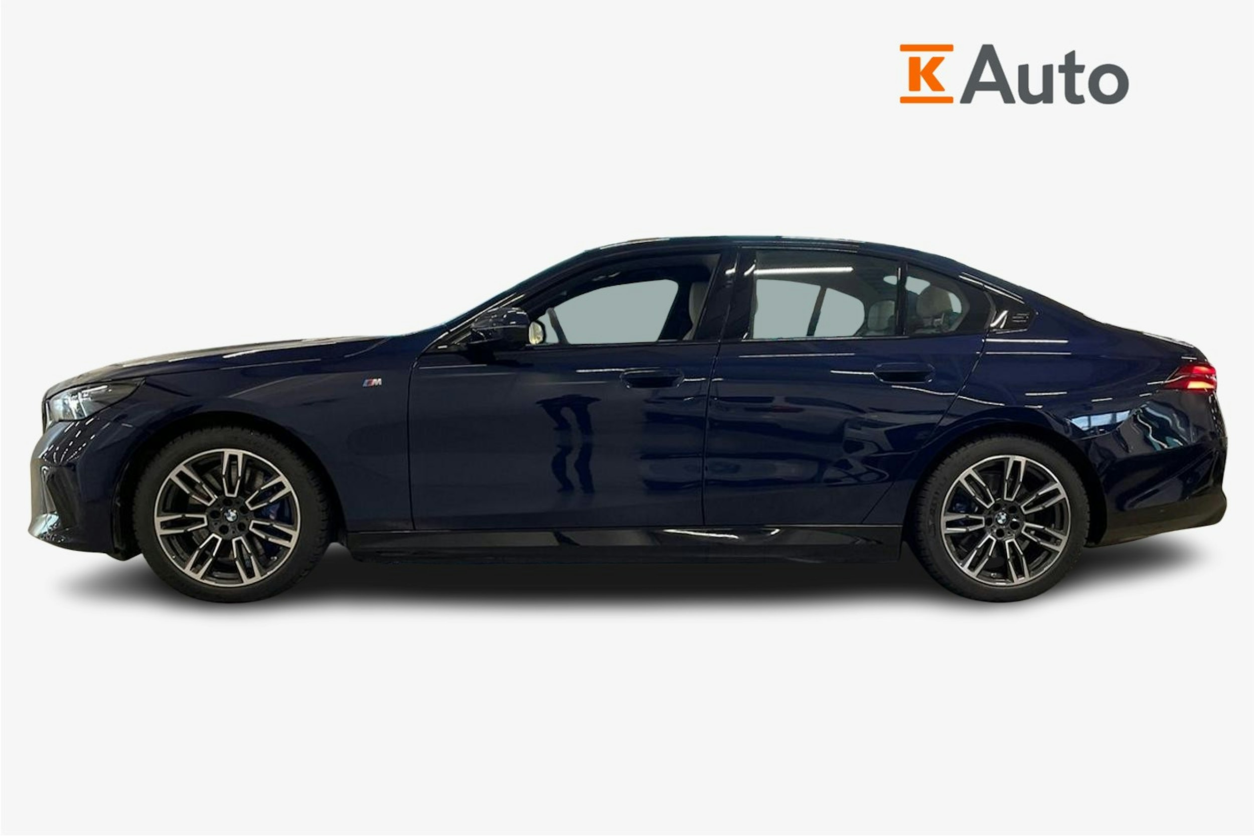 sininen BMW i5 2025 kuva 6.