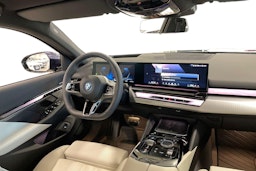 sininen BMW i5 2025 kuva 9.