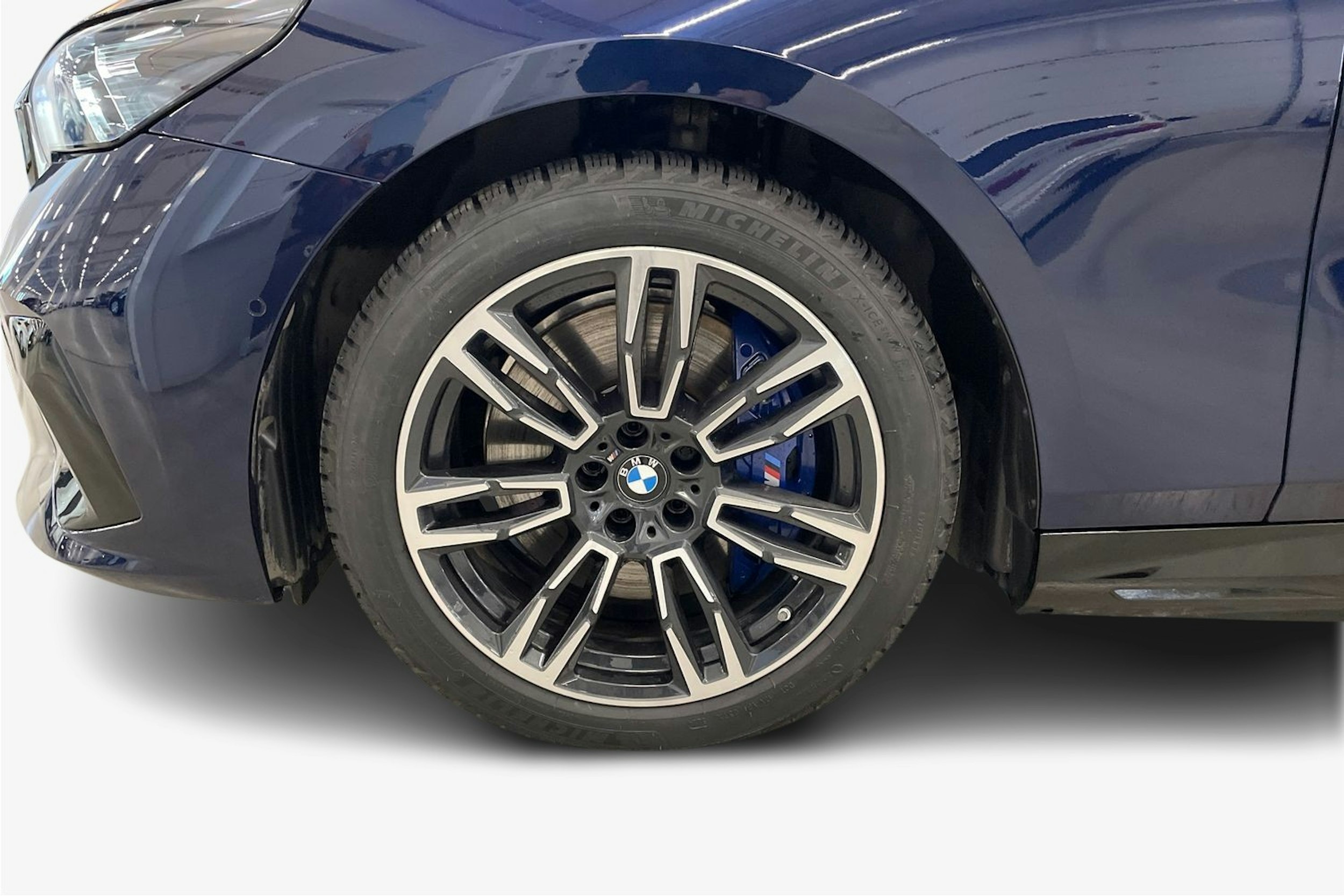 sininen BMW i5 2025 kuva 11.