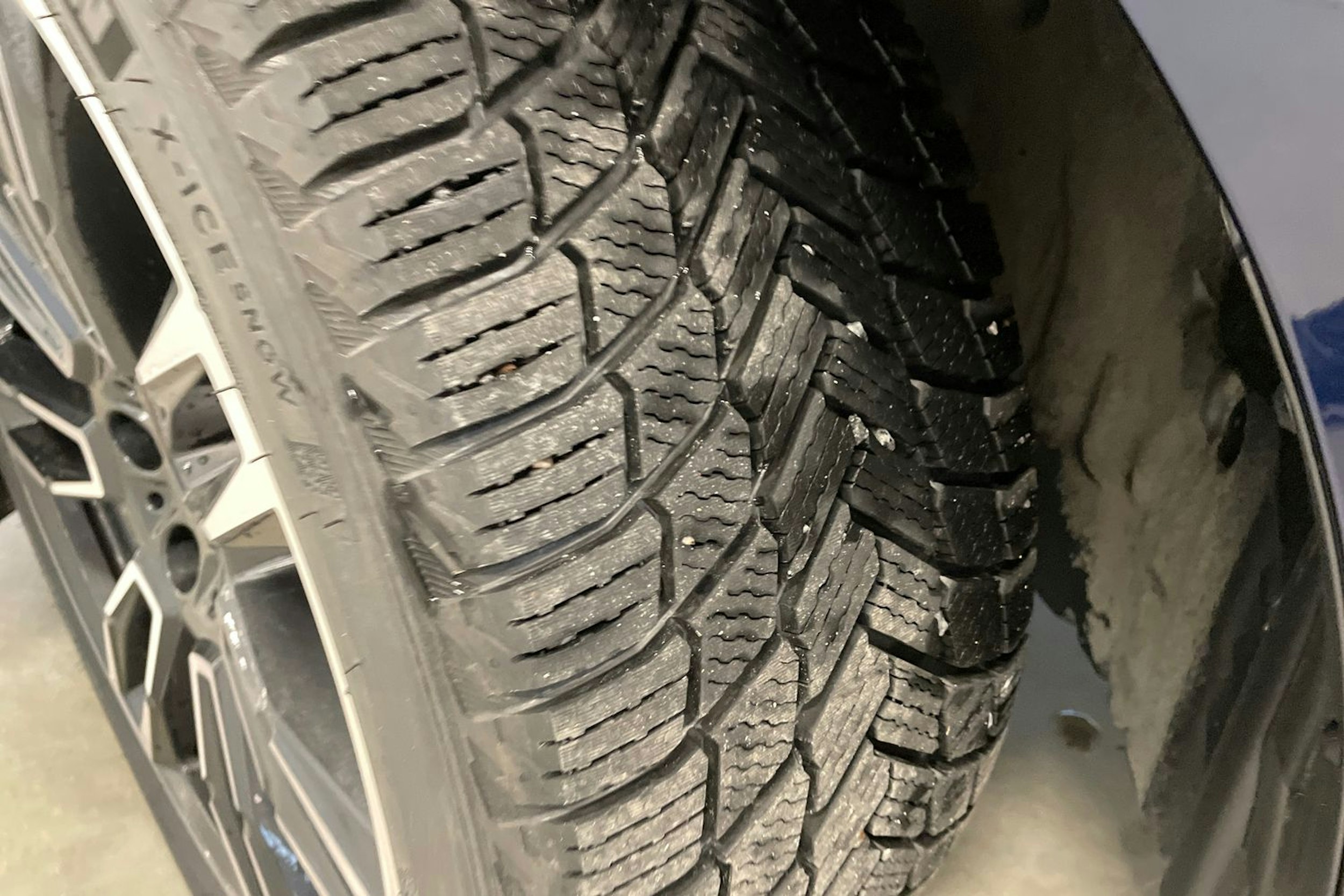 sininen BMW i5 2025 kuva 13.