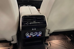 sininen BMW i5 2025 kuva 18.