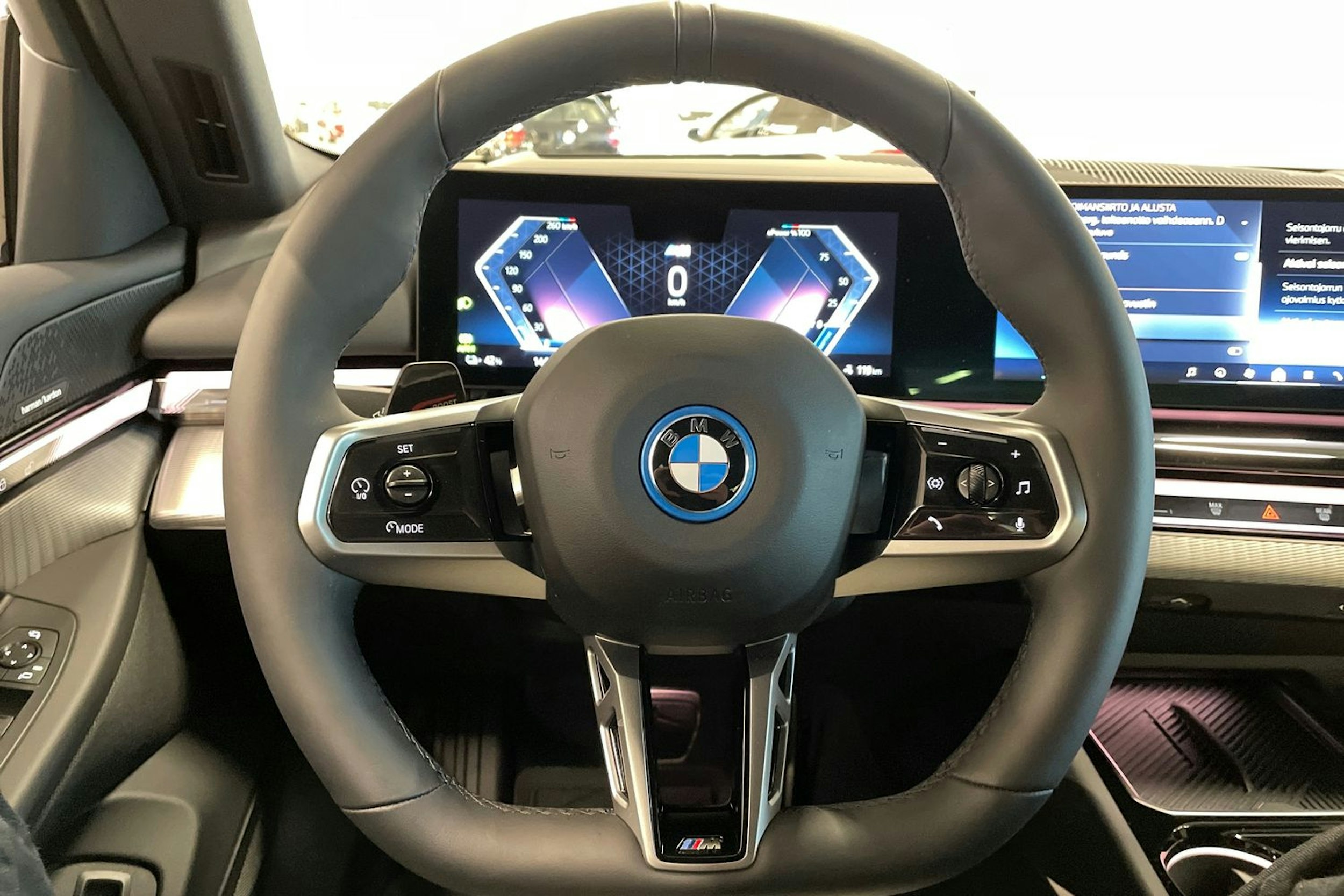 sininen BMW i5 2025 kuva 19.