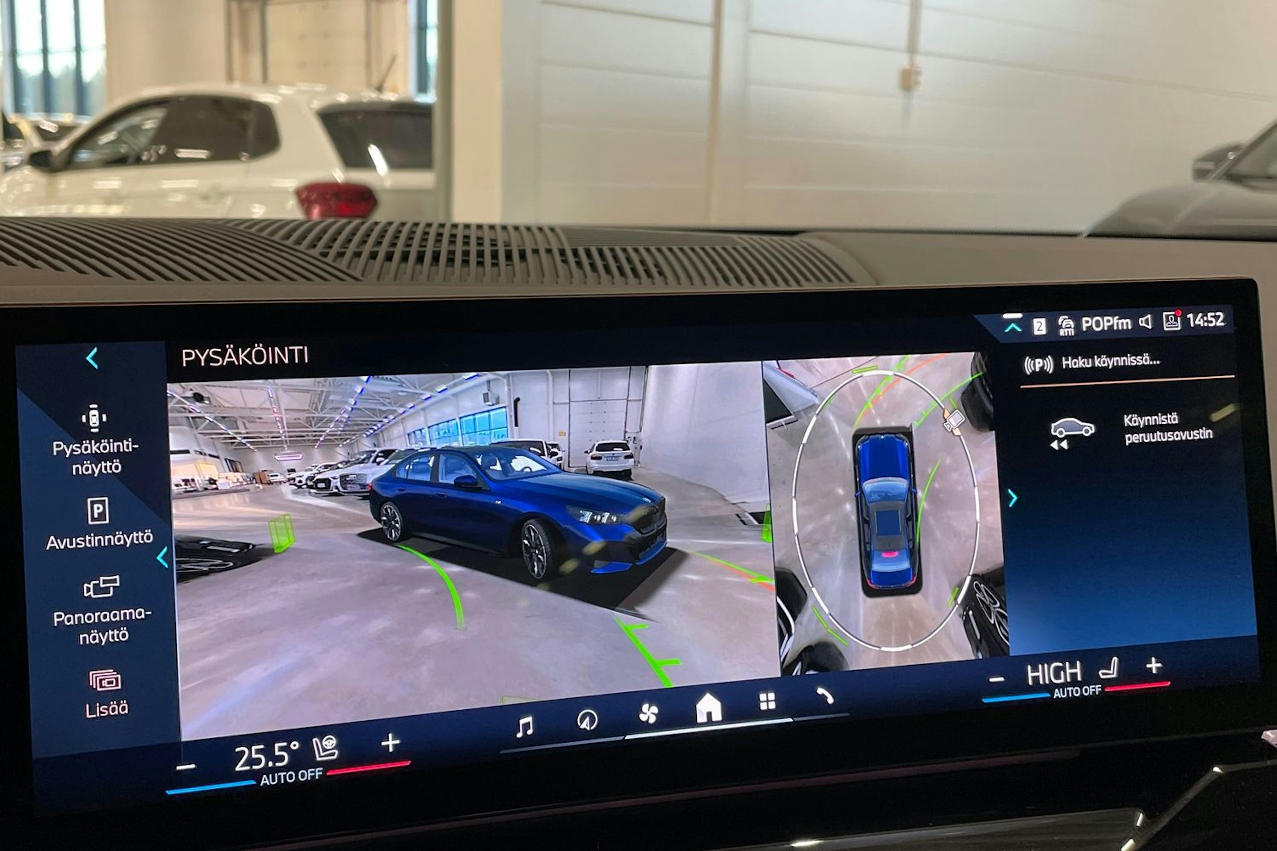 sininen BMW i5 2025 kuva 27.