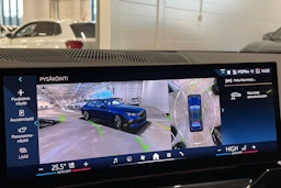 sininen BMW i5 2025 kuva 27.