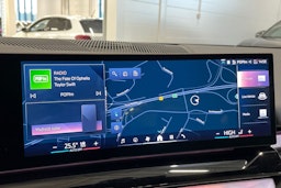 sininen BMW i5 2025 kuva 28.