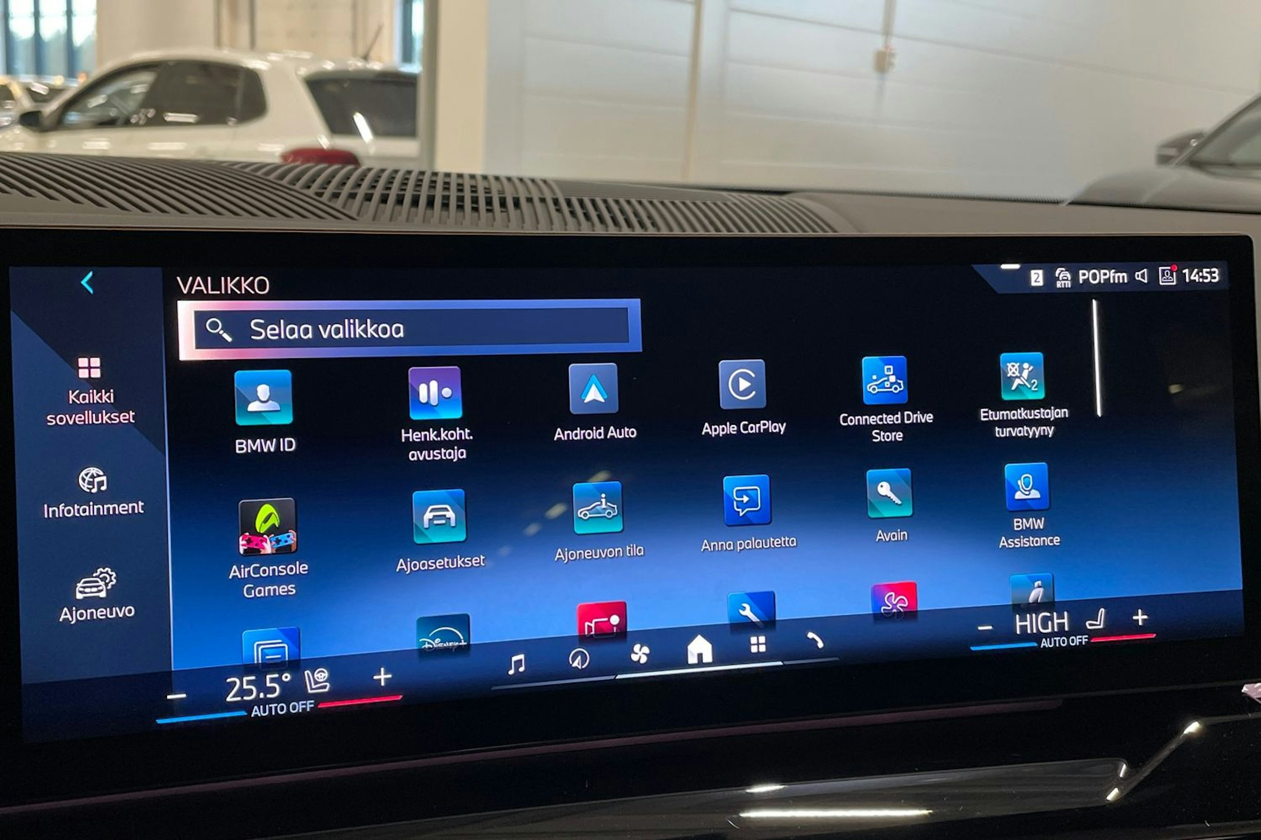 sininen BMW i5 2025 kuva 29.