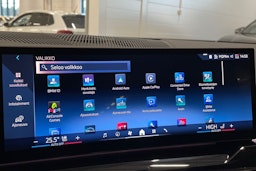 sininen BMW i5 2025 kuva 29.