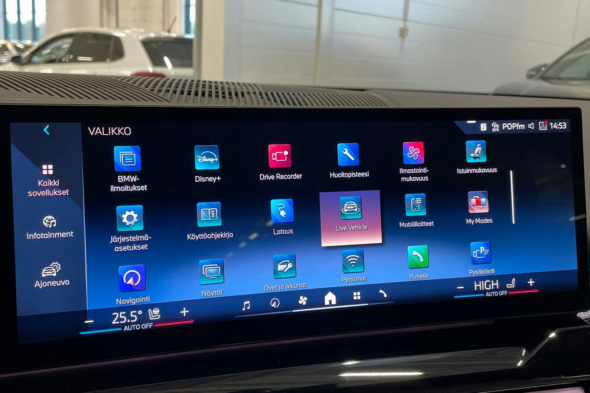 sininen BMW i5 2025 kuva 30.