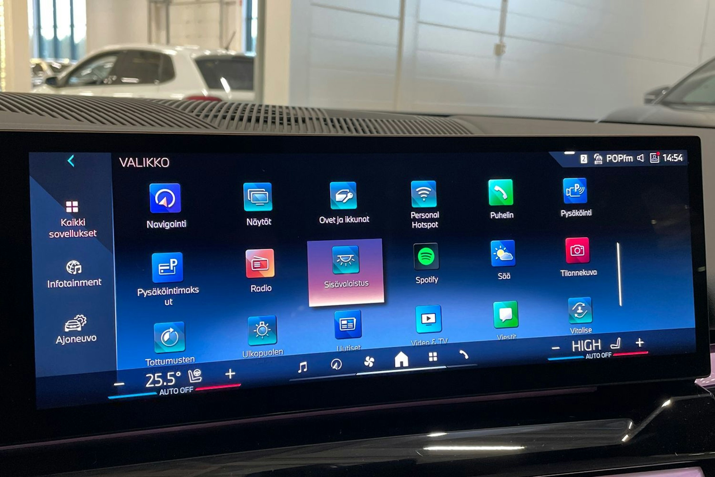 sininen BMW i5 2025 kuva 31.