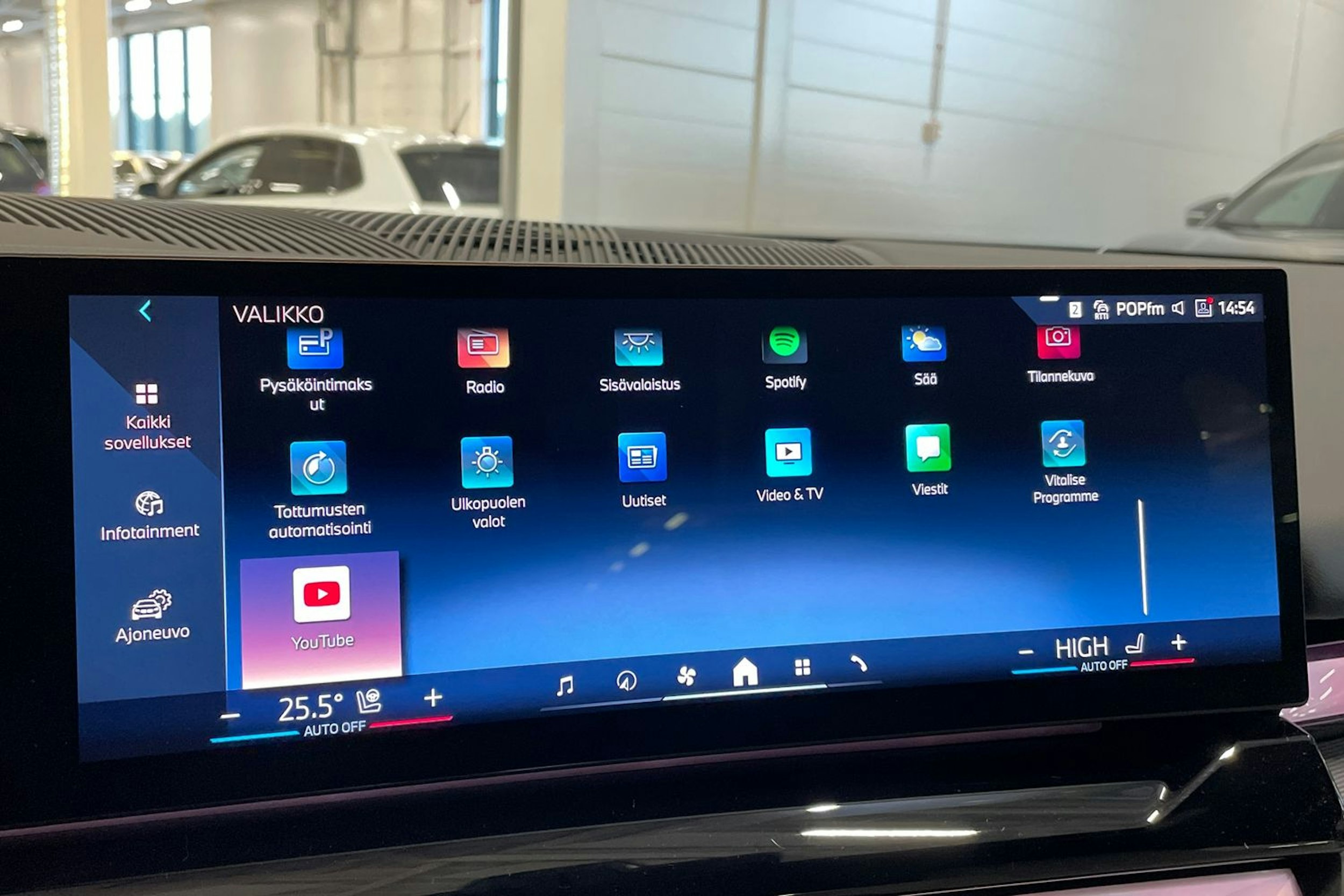 sininen BMW i5 2025 kuva 32.