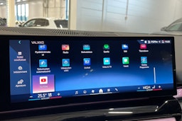 sininen BMW i5 2025 kuva 32.