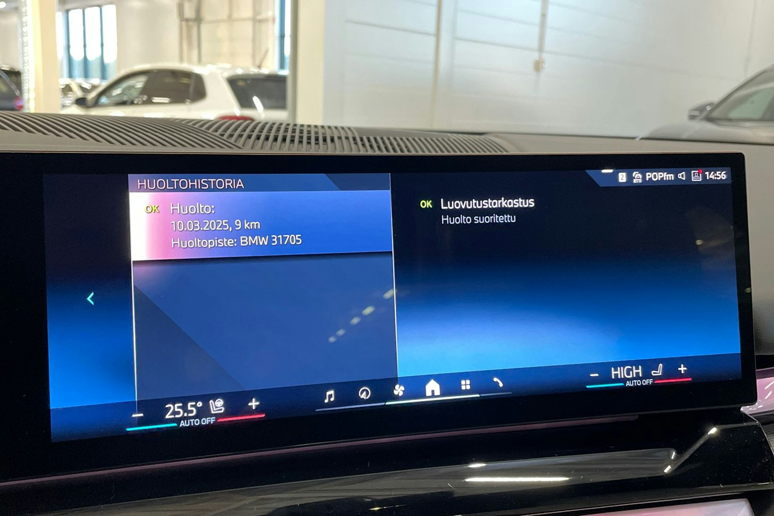 sininen BMW i5 2025 kuva 33.