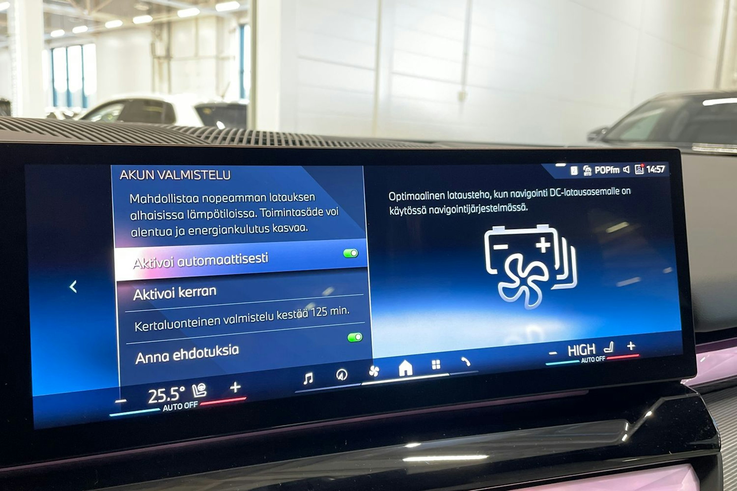 sininen BMW i5 2025 kuva 34.