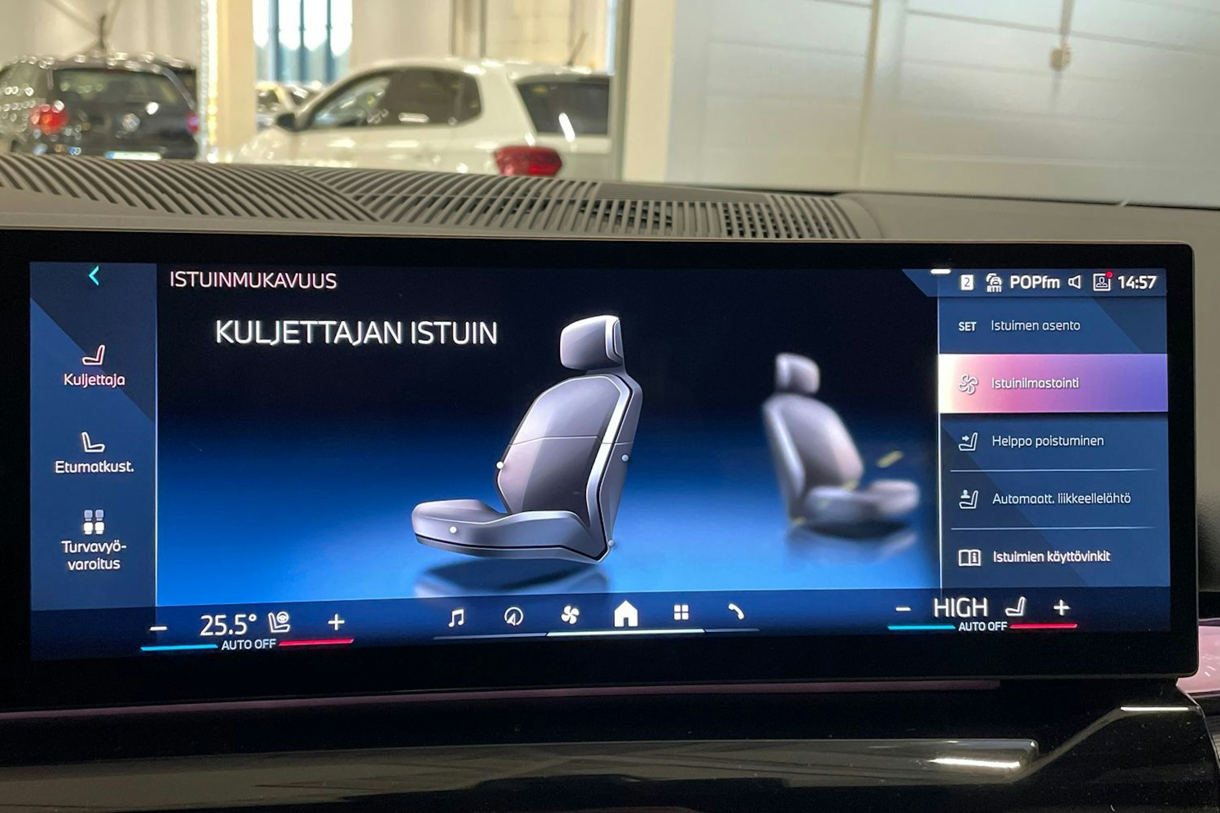 sininen BMW i5 2025 kuva 35.