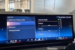 sininen BMW i5 2025 kuva 36.