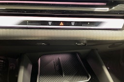 sininen BMW i5 2025 kuva 38.