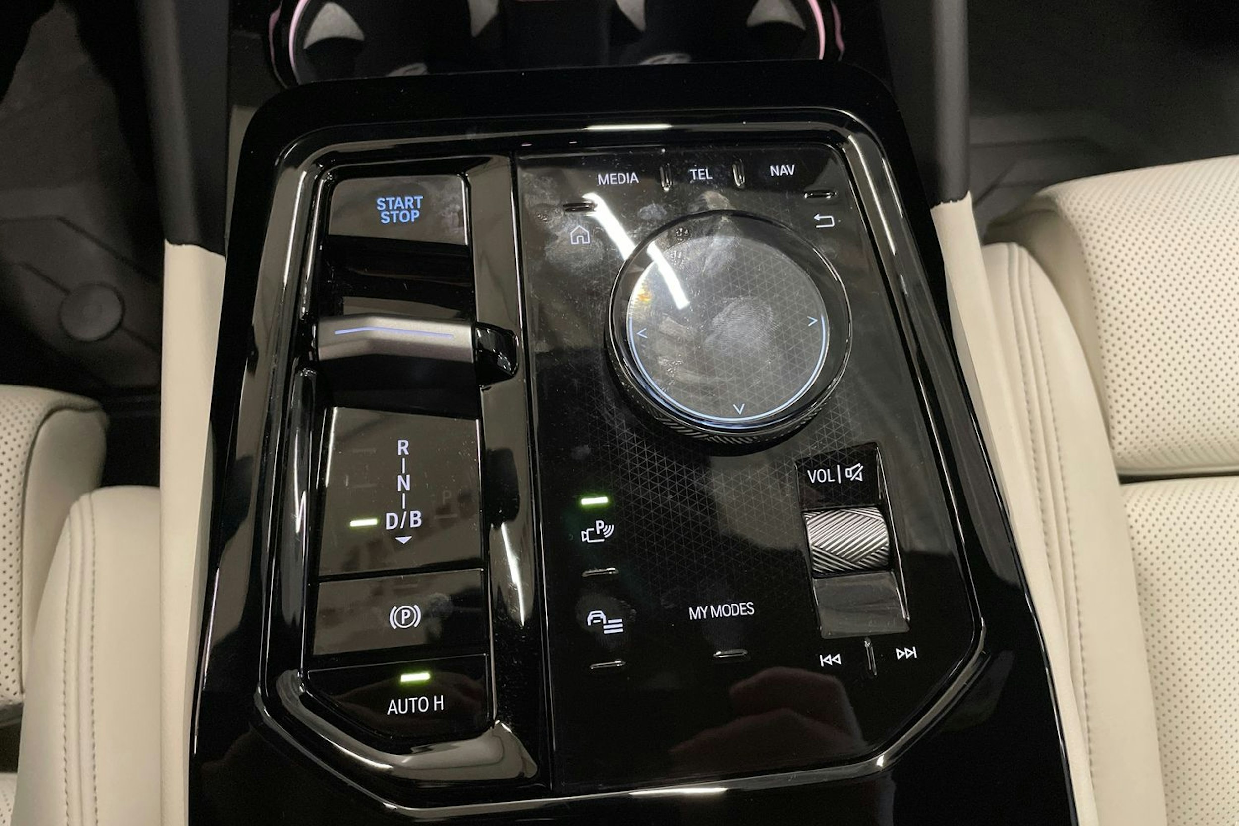 sininen BMW i5 2025 kuva 39.