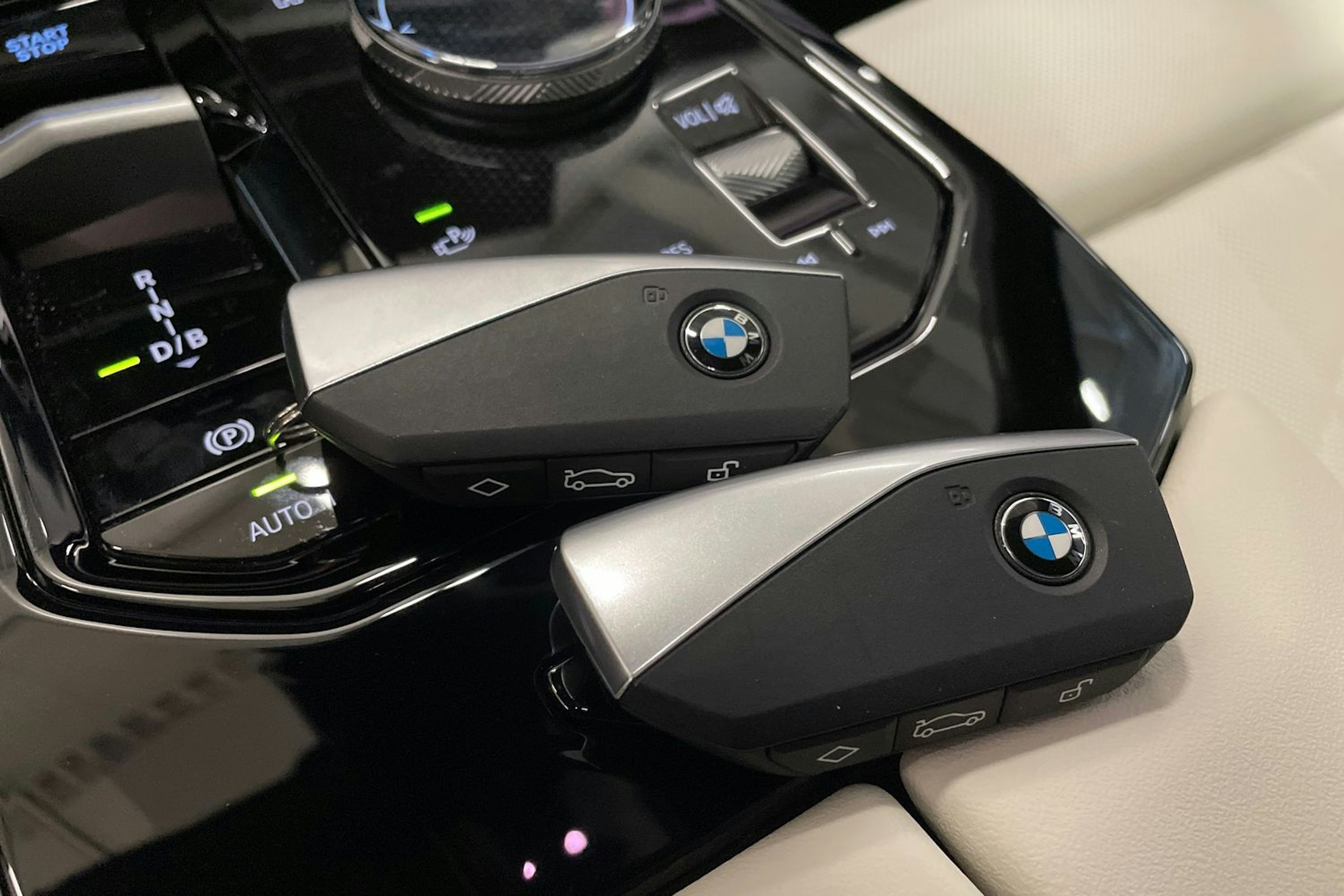 sininen BMW i5 2025 kuva 40.