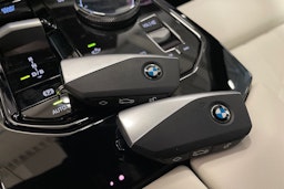 sininen BMW i5 2025 kuva 40.