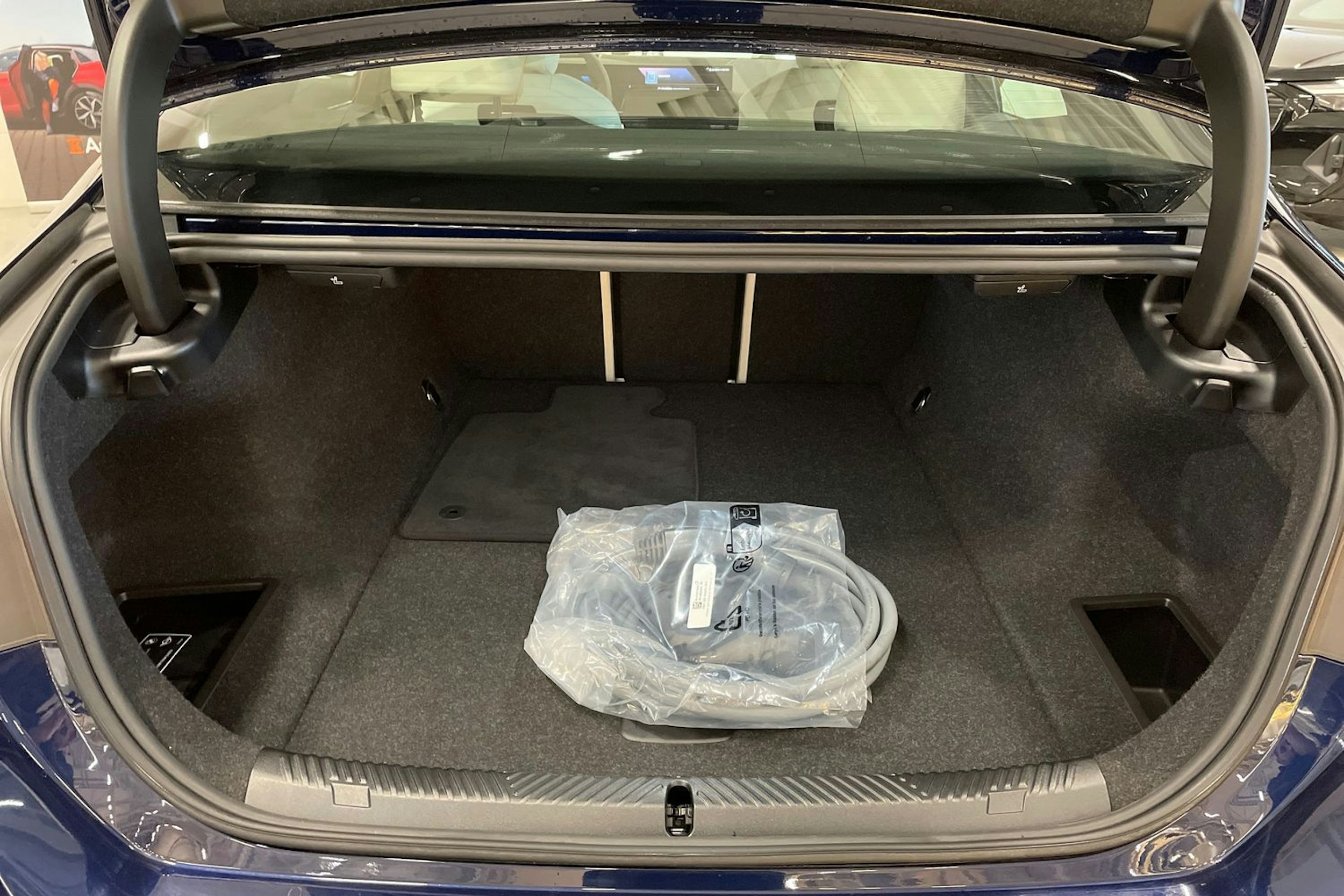 sininen BMW i5 2025 kuva 45.