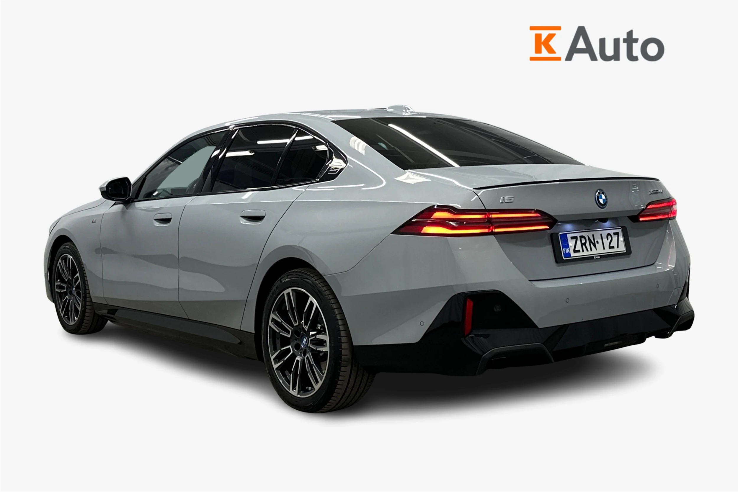 harmaa BMW i5 2025 kuva 2.