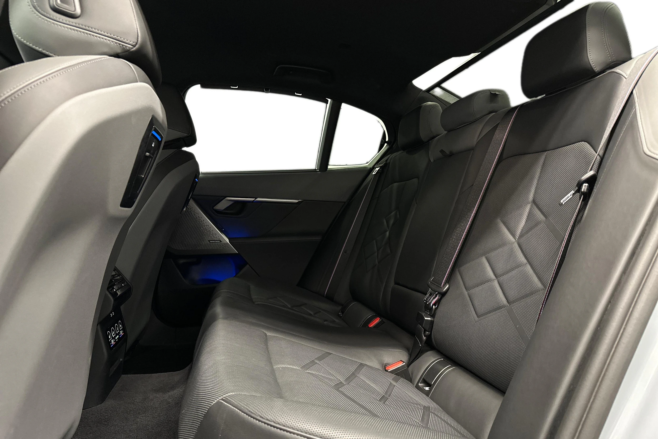 harmaa BMW i5 2025 kuva 8.